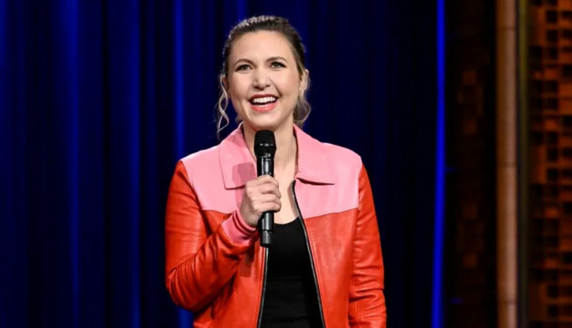 Stand-up comedian Taylor Tomlinson will host new CBS late-night show after ‘Colbert’