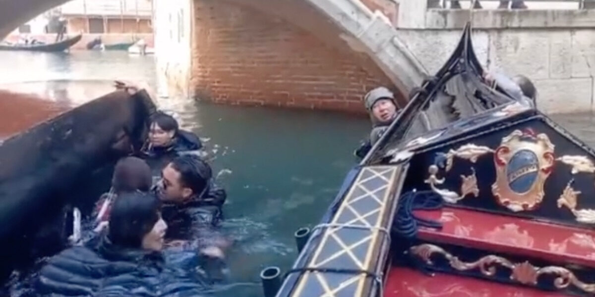 Venice gondola capsizes after tourists keep taking selfies and refuse to sit down