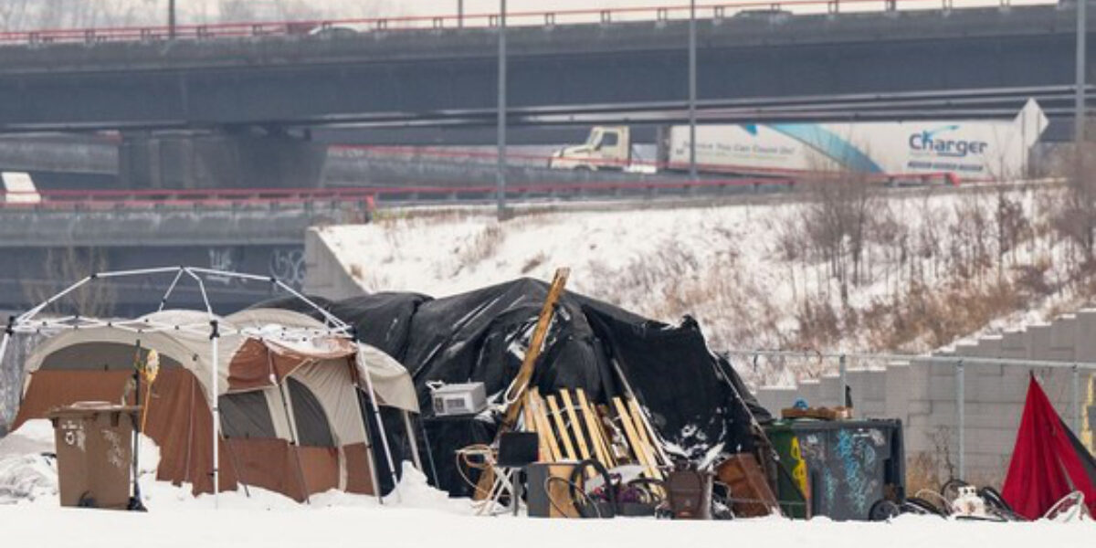 Workers helping the homeless in Montreal feel powerless as crisis deepens